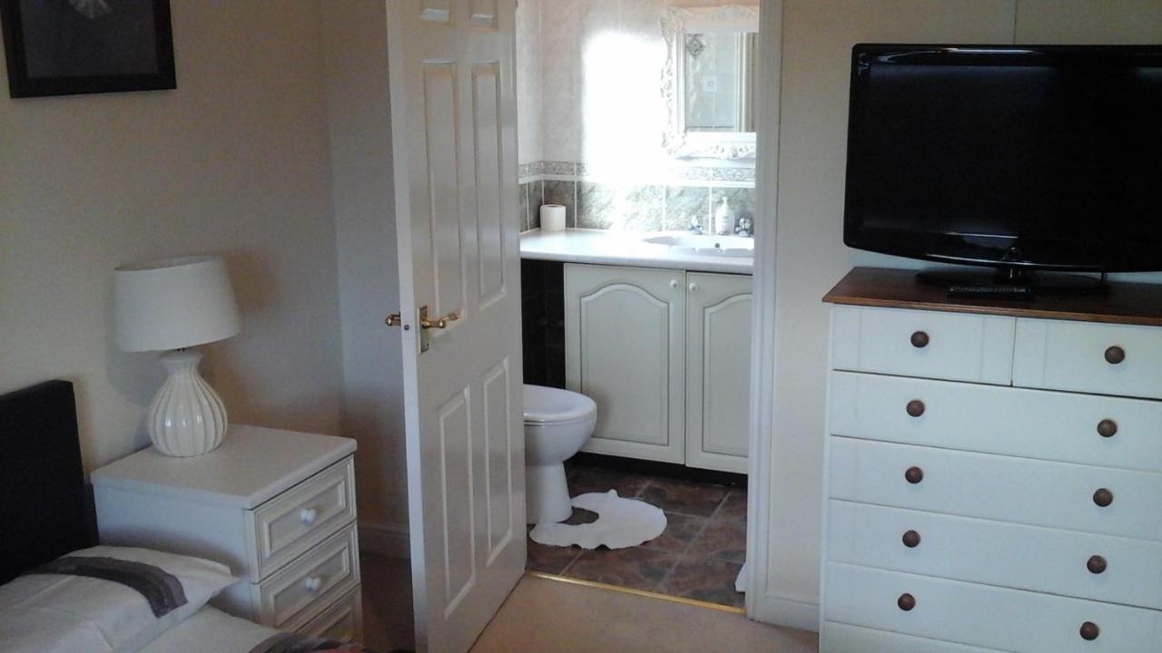 Elm House Accommodation Уисбек Экстерьер фото