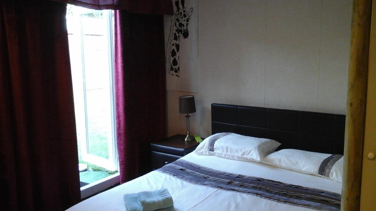 Elm House Accommodation Уисбек Экстерьер фото